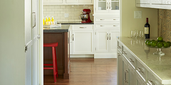 Antique white kitchen cabinets with textured glass design in Oak Park